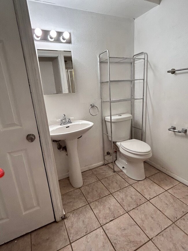 Building Photo - Beautiful Home Close to Tara in Mid City