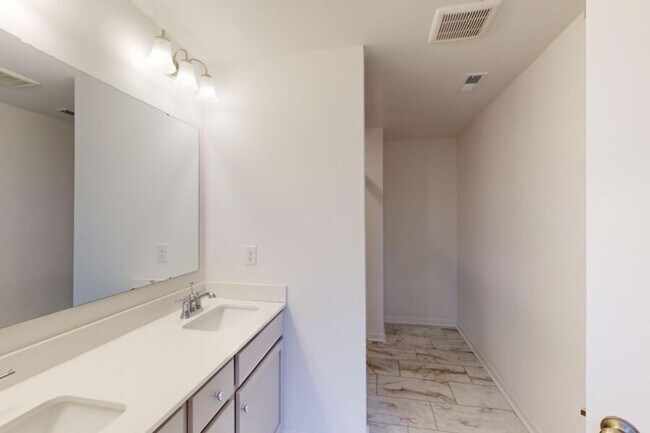 Building Photo - New Construction 3BR/2.5BA Townhome in Monroe