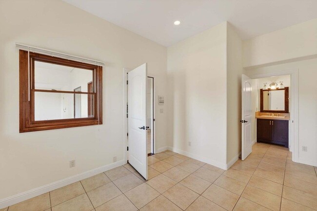 Building Photo - 41 S Circle Dr