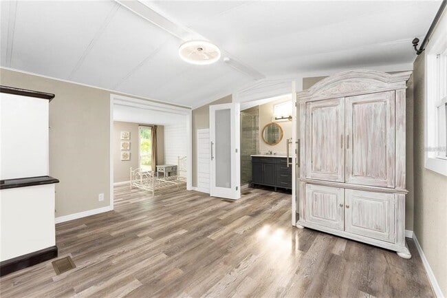 Building Photo - 15430 Olive Cir