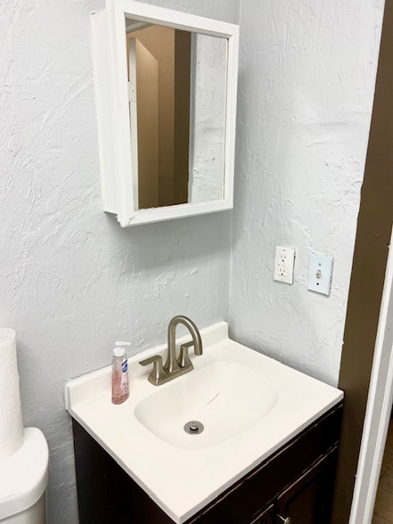 Building Photo - 356 Walnut St