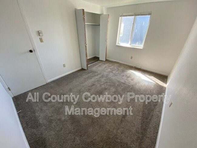 Building Photo - 527 Spring Creek Dr