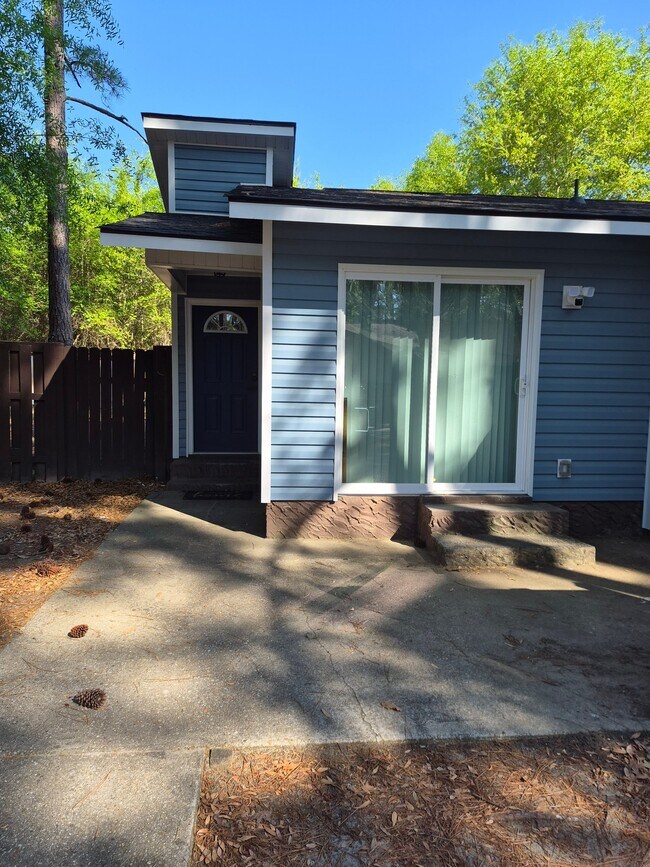 Building Photo - 620 Mosswood Ln