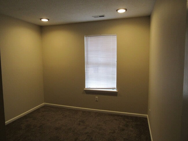 Building Photo - 3 BR 2 BA Hunters Creek