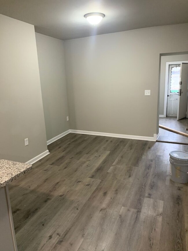 Building Photo - Newly Remodeled 3-bed / 3.5 bath Single Fa...