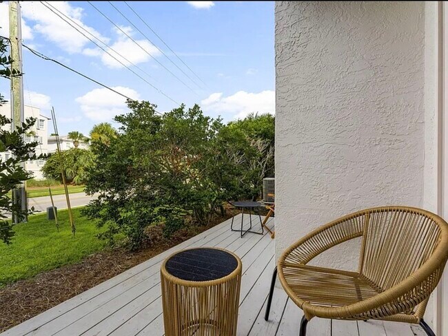 Building Photo - 485 Gulf Shore Dr