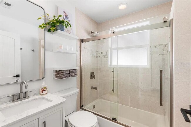 Building Photo - Coastal Luxury Living Just Minutes from Madeira Beach - 3bed | 2 bath