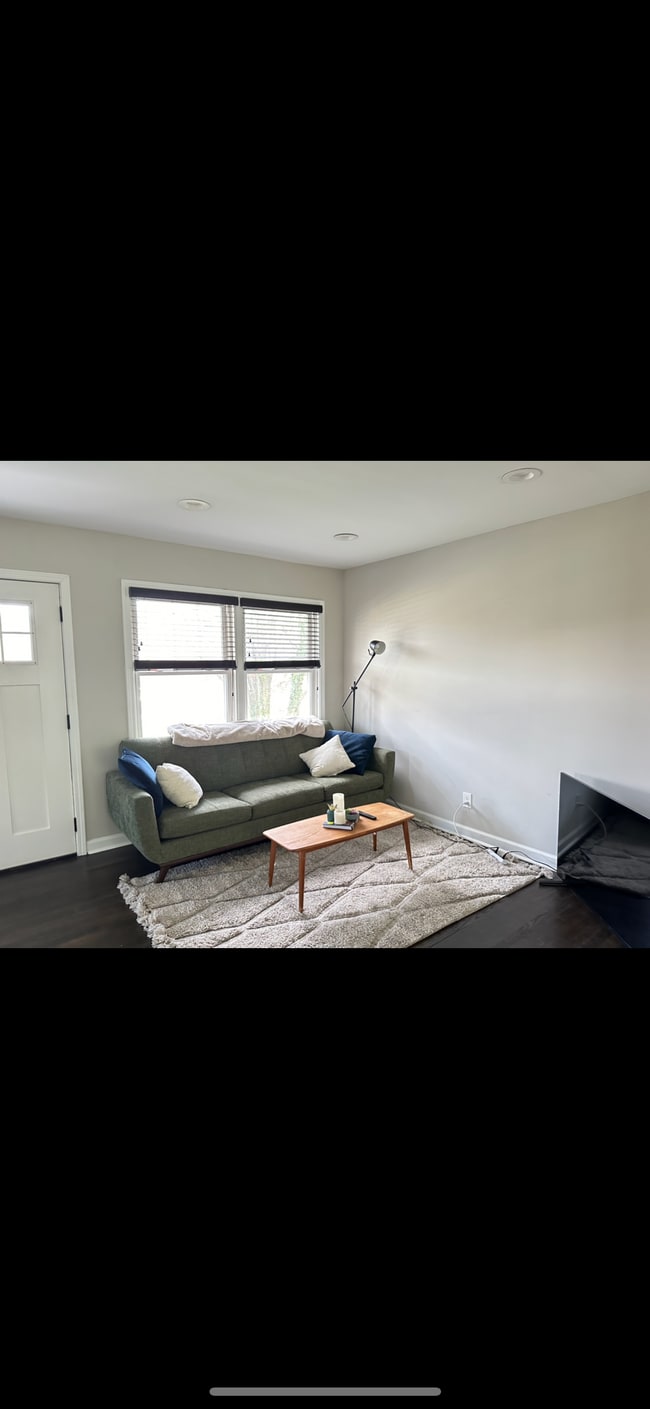 Living Space A - 1865 Winthrop Dr SE