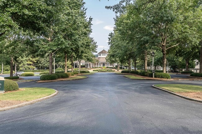 Building Photo - 113 7 Oaks Way