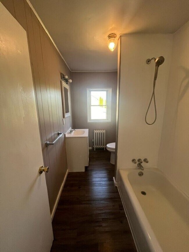 Building Photo - 3 Bed 1 bath home