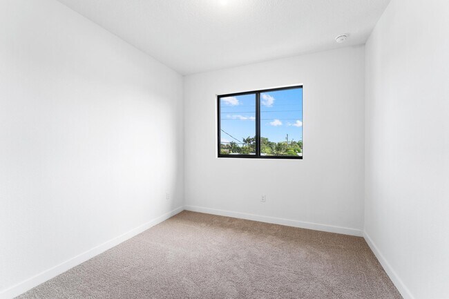 Building Photo - 5024 Elderberry St