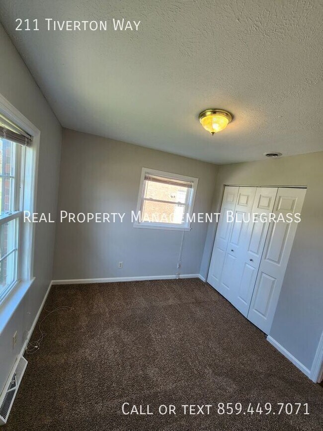 Building Photo - 211 E Tiverton Way