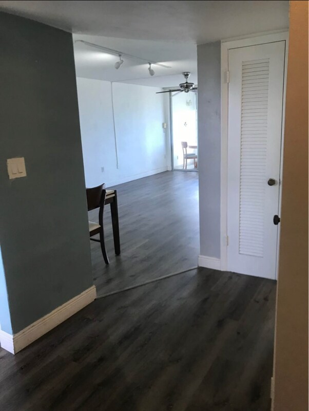 Building Photo - 1401 NE 191st St