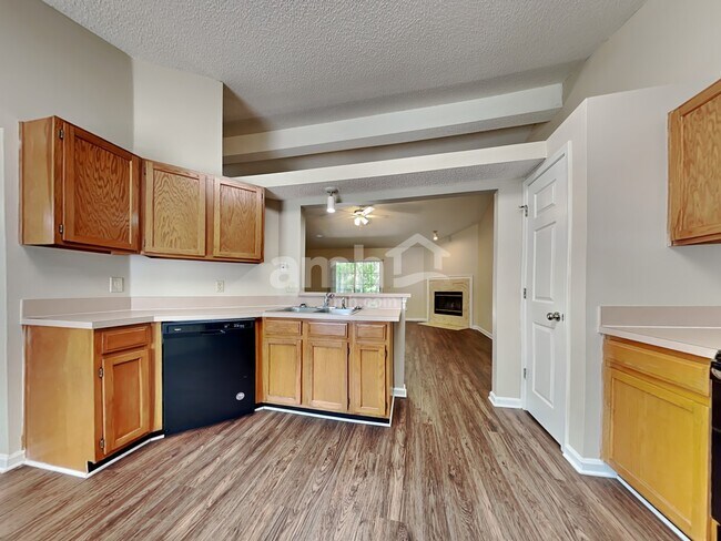 Building Photo - 2175 Hovington Cir E