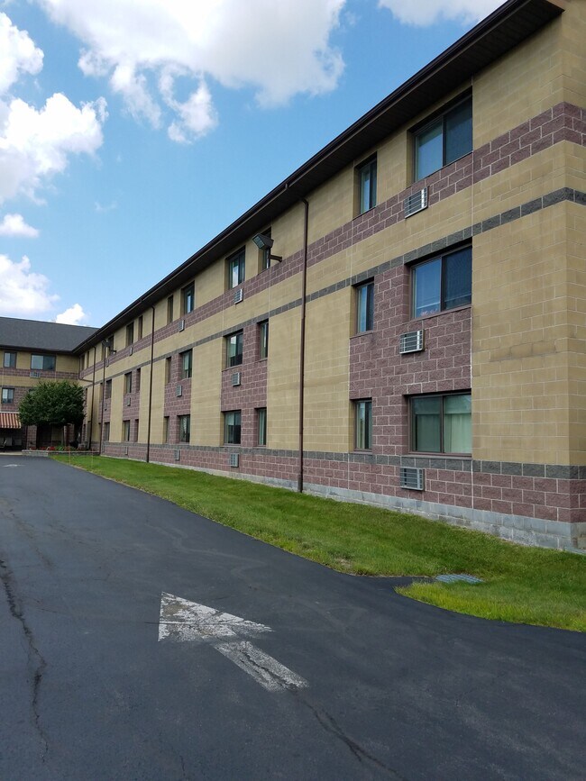 Building Photo - 200 Russet Ln
