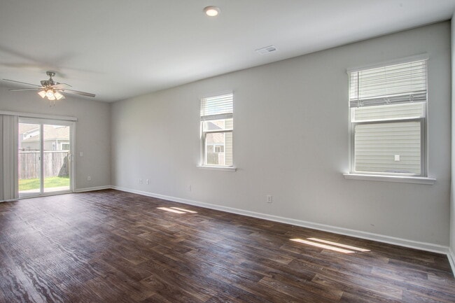 Building Photo - 104 Sunray Ln
