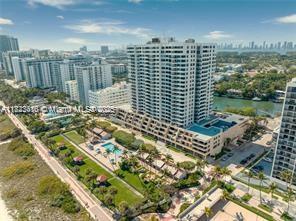 Building Photo - 2555 Collins Ave