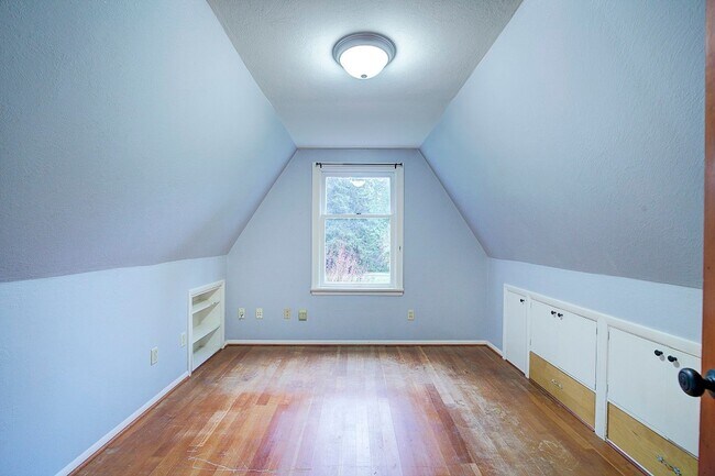 Building Photo - 5Bd/2.5Ba Redmond House