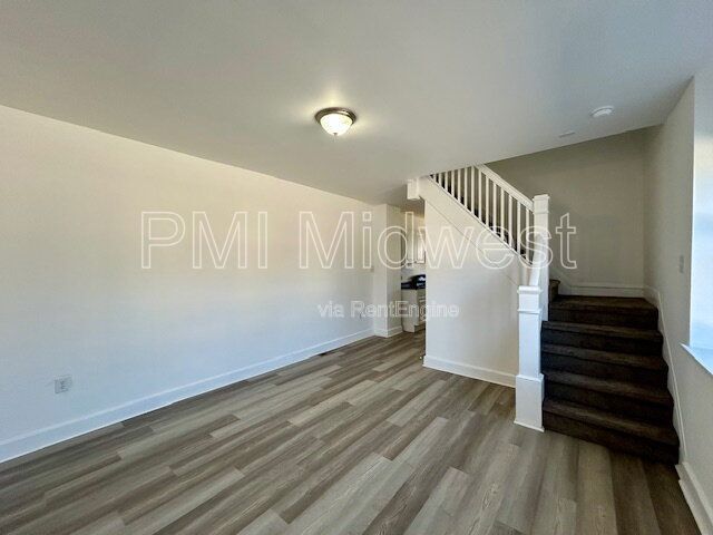 Building Photo - 2960 N Park Ave