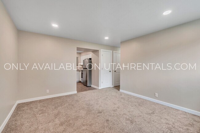 Building Photo - 689 N 100 W