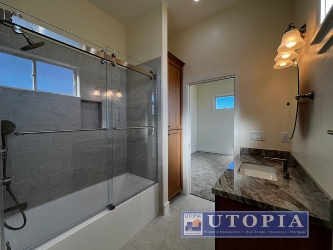 Building Photo - 99 Alta Vista Dr