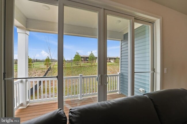 Building Photo - 615 Clover Ln