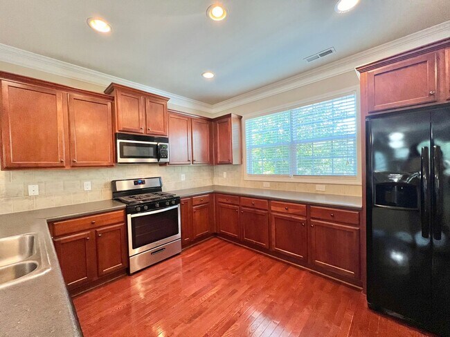 Building Photo - Excellent 4BD, 3.5BA Apex Townhome Near Do...