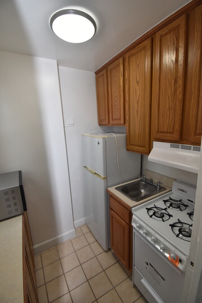 Building Photo - River Place #710-E