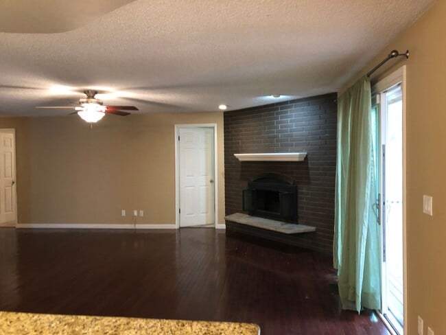 Building Photo - ***PENDING APPLICATION***Great Home on Corner Lot!