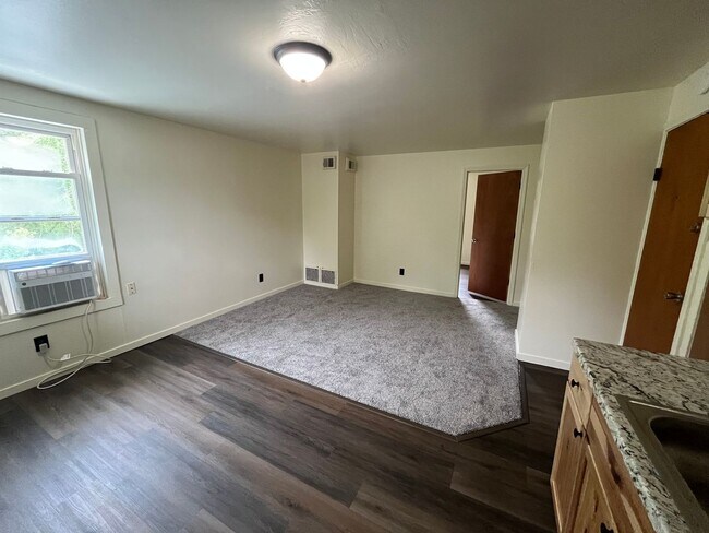 Building Photo - 1106 Rixon St