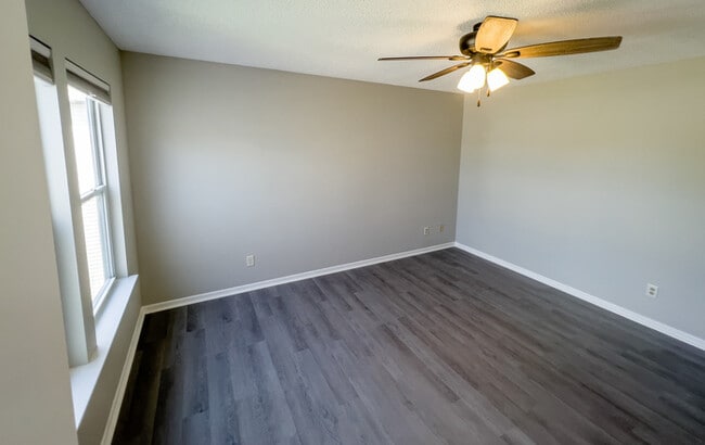 Building Photo - Newly Renovated Noblesville Home