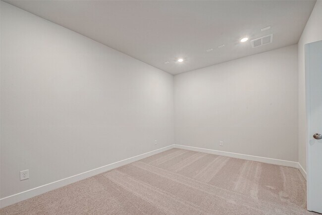 Building Photo - 21711 Emerton Cres Wy