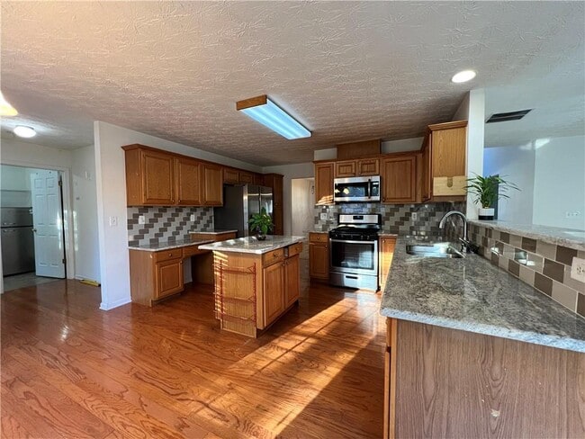 Building Photo - 789 Roxholly Ln NE