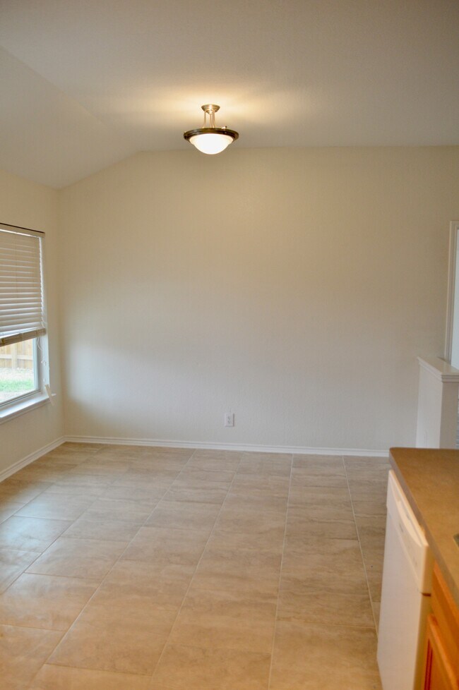 Building Photo - 304 Cattle Run