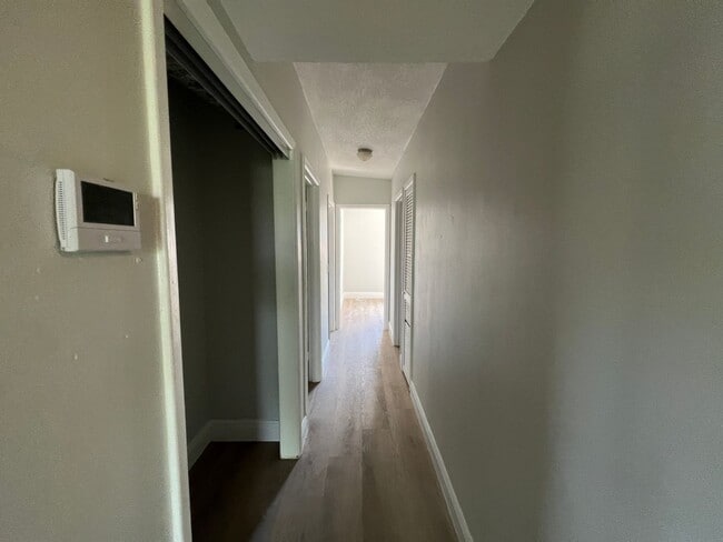 Building Photo - 6511 Seminole Dr