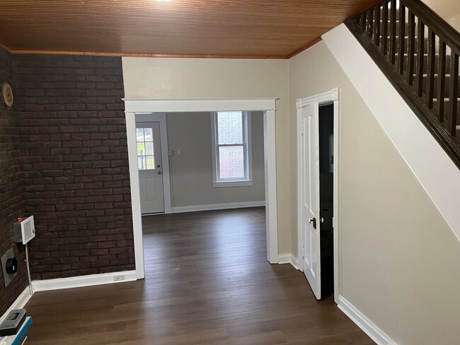 Building Photo - Duplex located on East Ave in Hagerstown