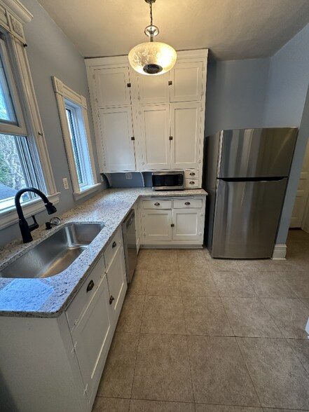 Building Photo - 800 Hague Ave