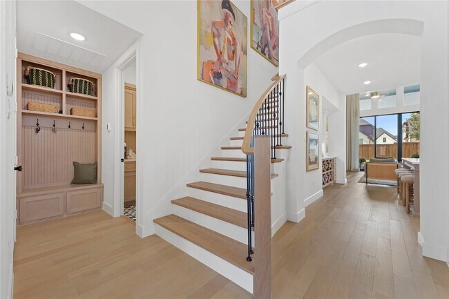 Building Photo - 2550 Whitewood Dr