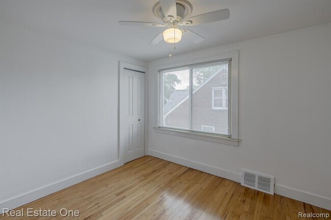 Building Photo - 122 W Houstonia Ave