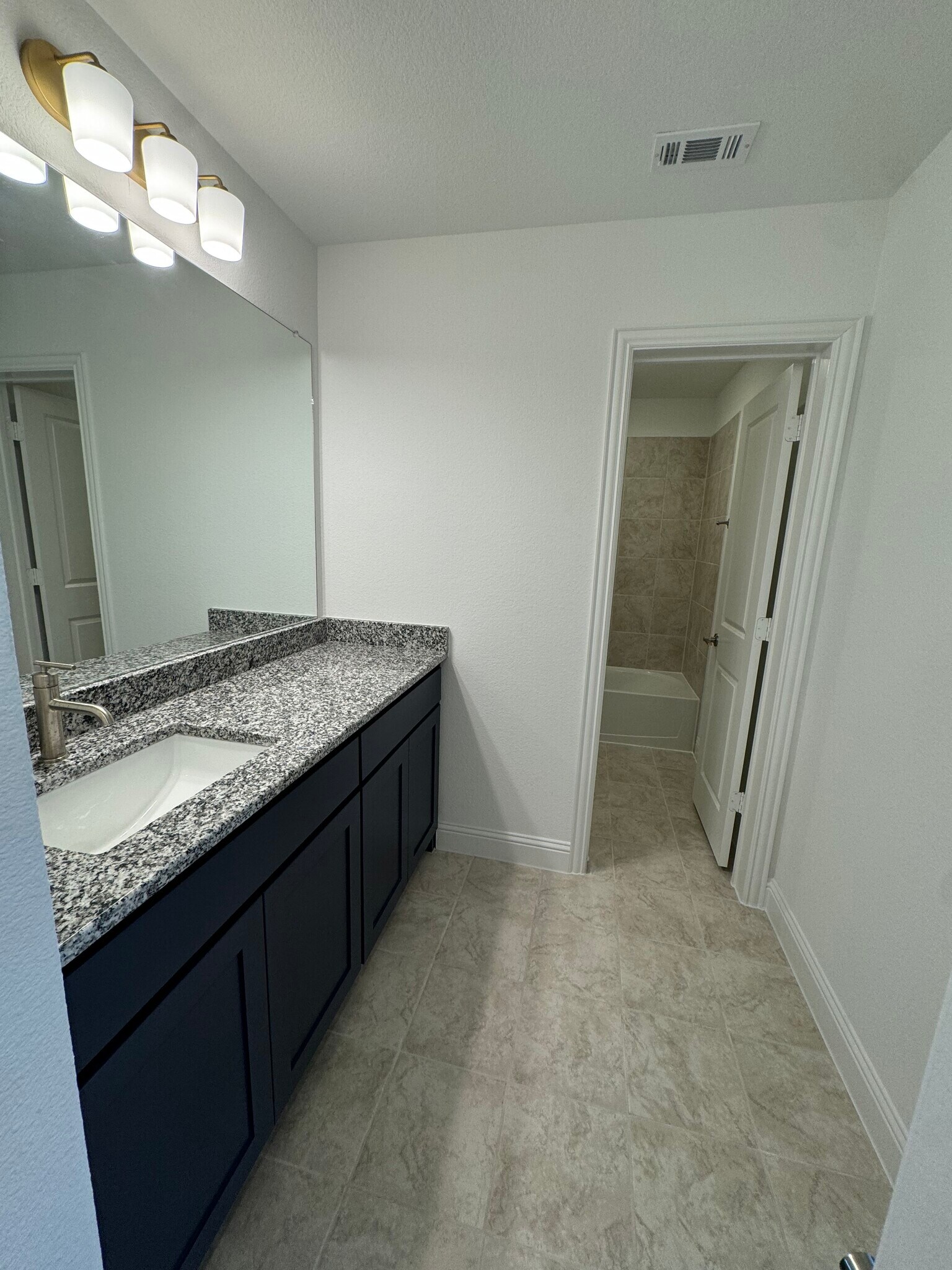 Building Photo - 701 Harmony Trl