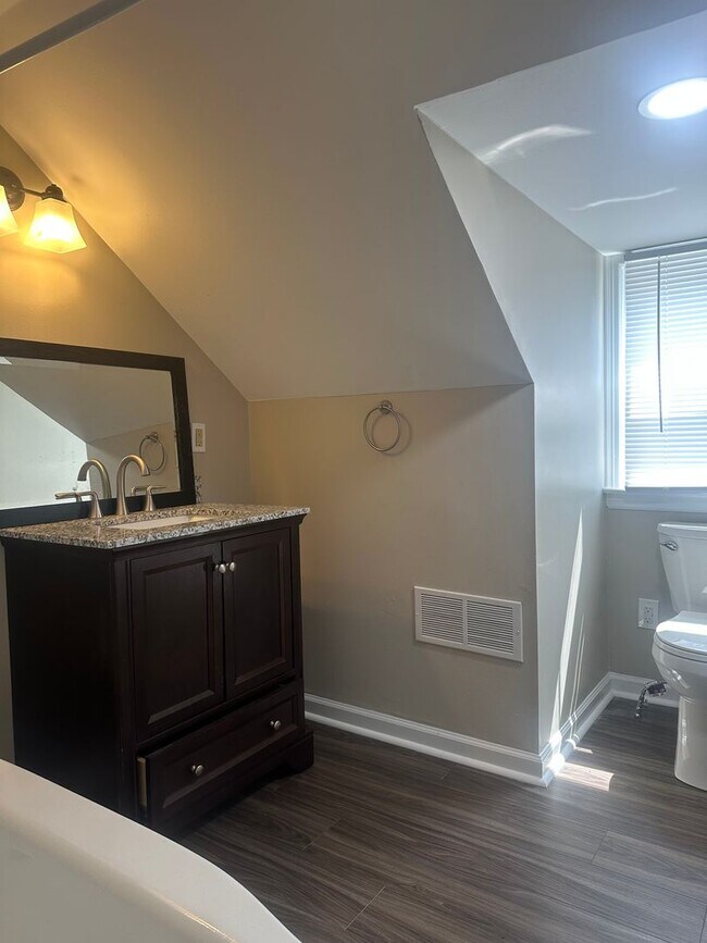 Building Photo - 4 Bedroom 3 Full Bathroom Home for Rent in...
