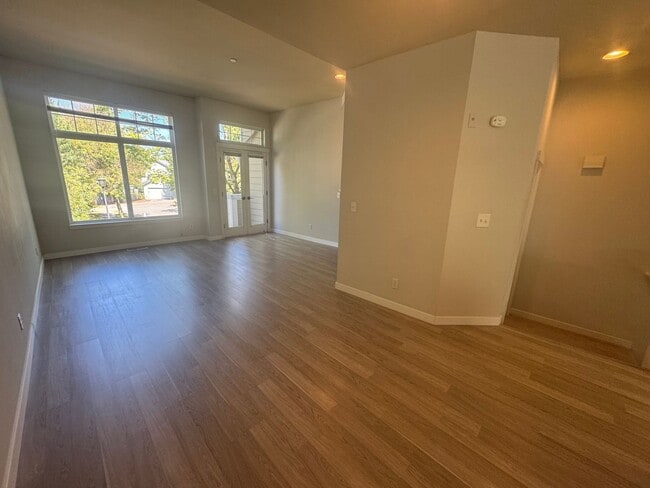 Building Photo - Spacious is Aqua Highlands one bedroom plu...