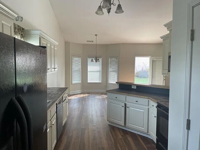 Building Photo - 263 Fern Walk