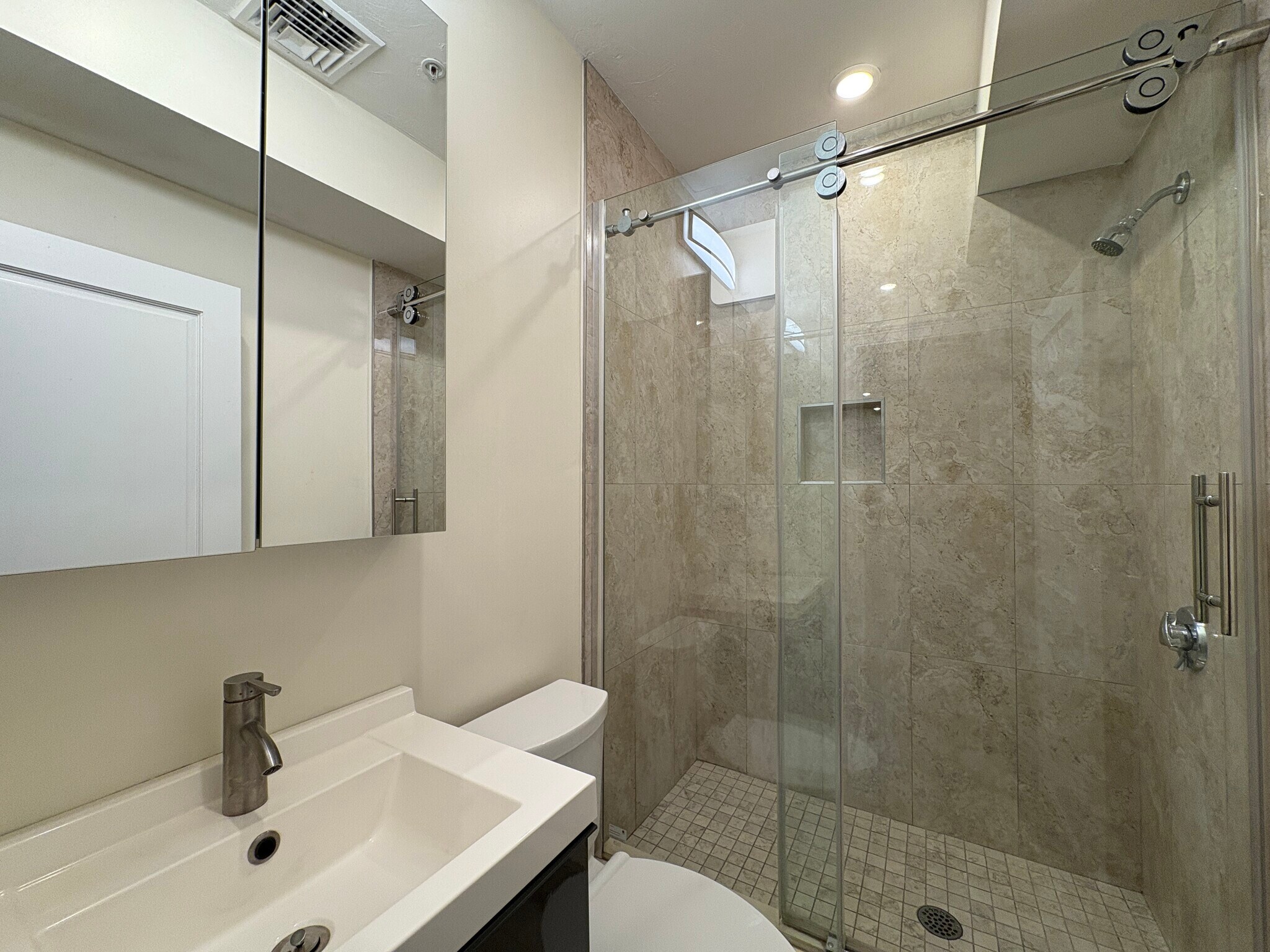 Building Photo - 1614 Beacon St