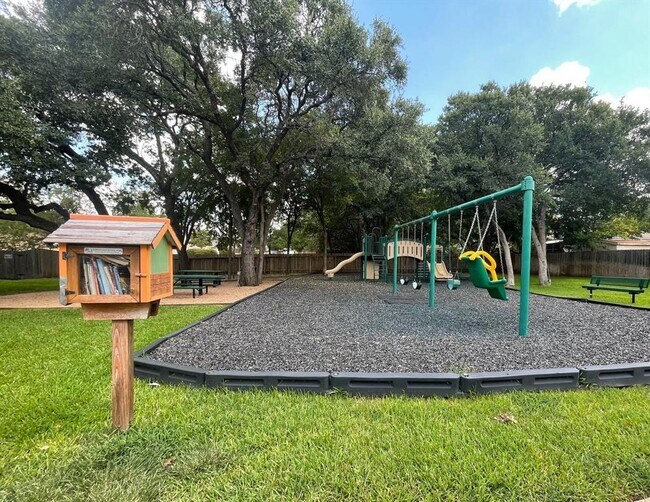Building Photo - 2401 Christoff Loop