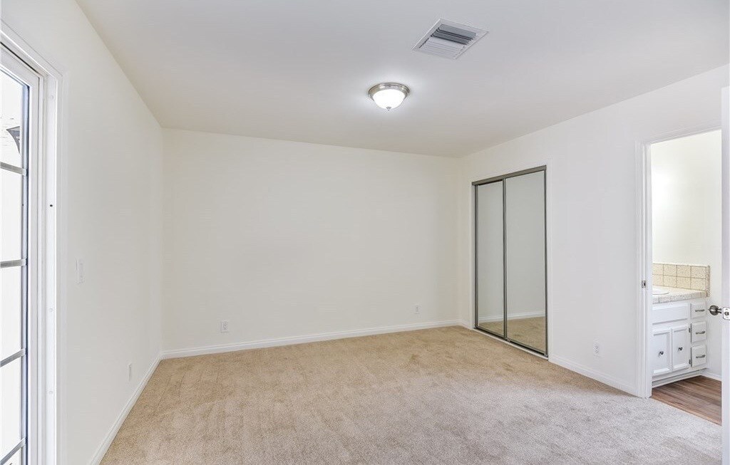 Building Photo - 6434 Densmore Ave