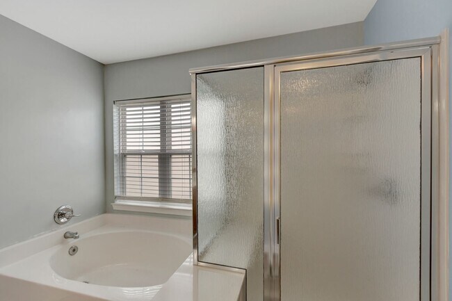 Building Photo - Spacious Cane Bay Home with Pond Views!