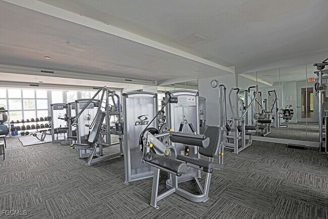 Building Photo - 3000 Oasis Grand Blvd