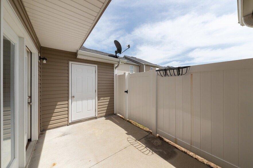 Building Photo - 2522 Jackalope St