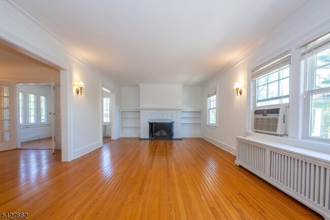 Building Photo - 200 Valley Rd